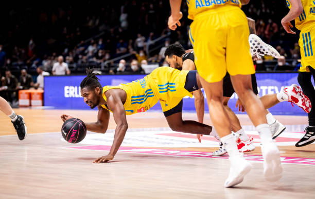 特别是在比 特别是在比