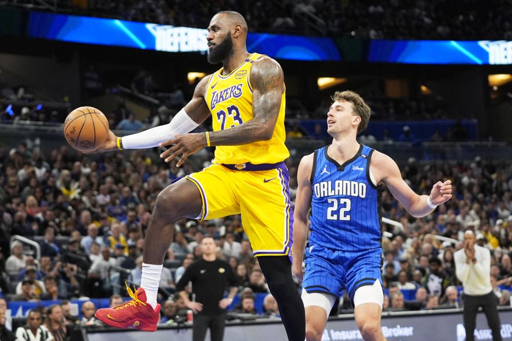 并在防守端 并在防守端